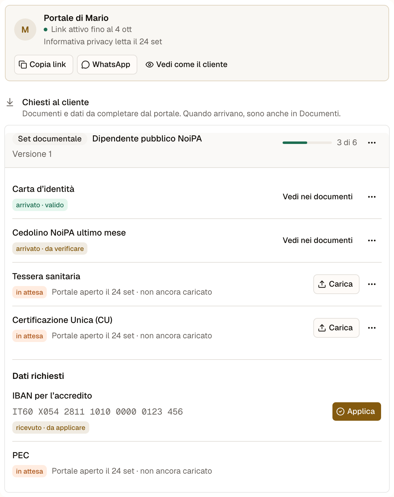 Portale cliente: la barra con link attivo e informativa letta, poi i documenti e i dati chiesti al cliente, ciascuno con il suo stato
